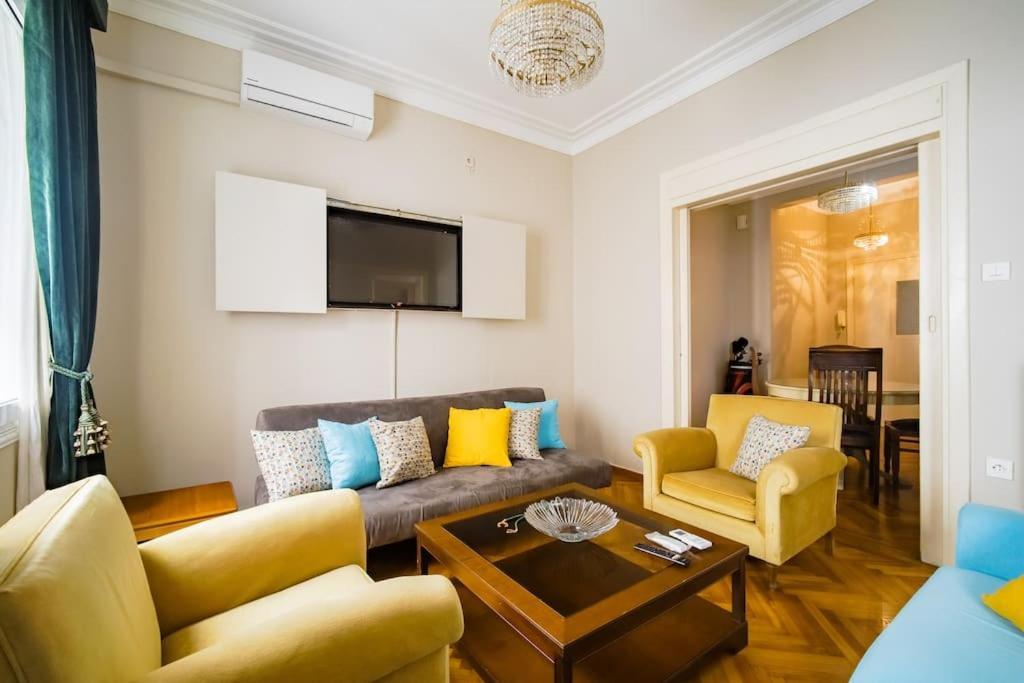 Emporikon Apartment Steps From Historic Center Athen Exterior foto