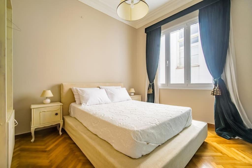 Emporikon Apartment Steps From Historic Center Athen Exterior foto