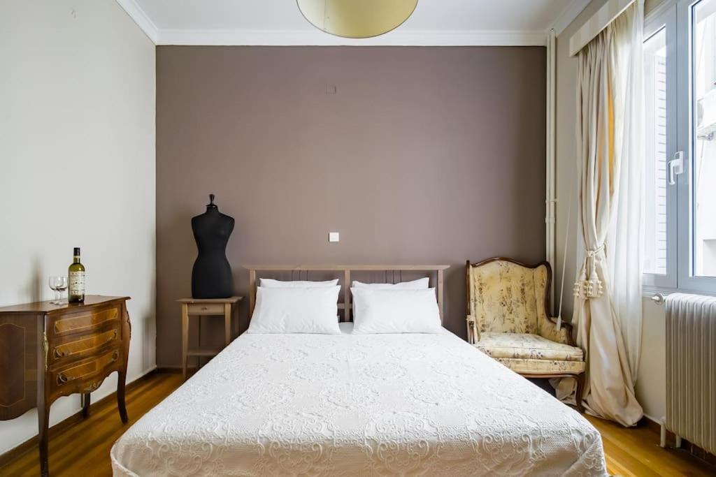 Emporikon Apartment Steps From Historic Center Athen Exterior foto
