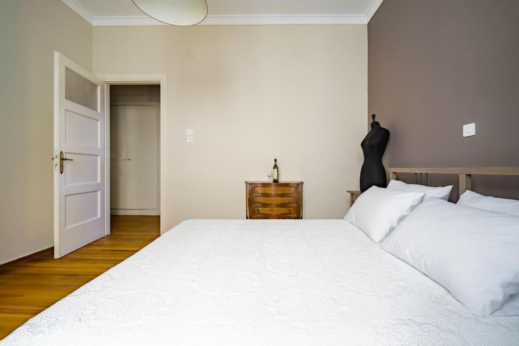 Emporikon Apartment Steps From Historic Center Athen Exterior foto