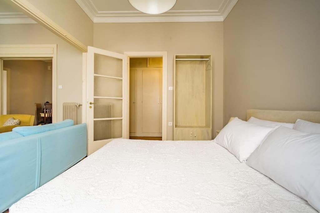 Emporikon Apartment Steps From Historic Center Athen Exterior foto